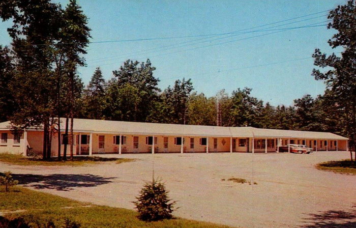 Star Light Motel (Star Gate Motel) - Old Postcard